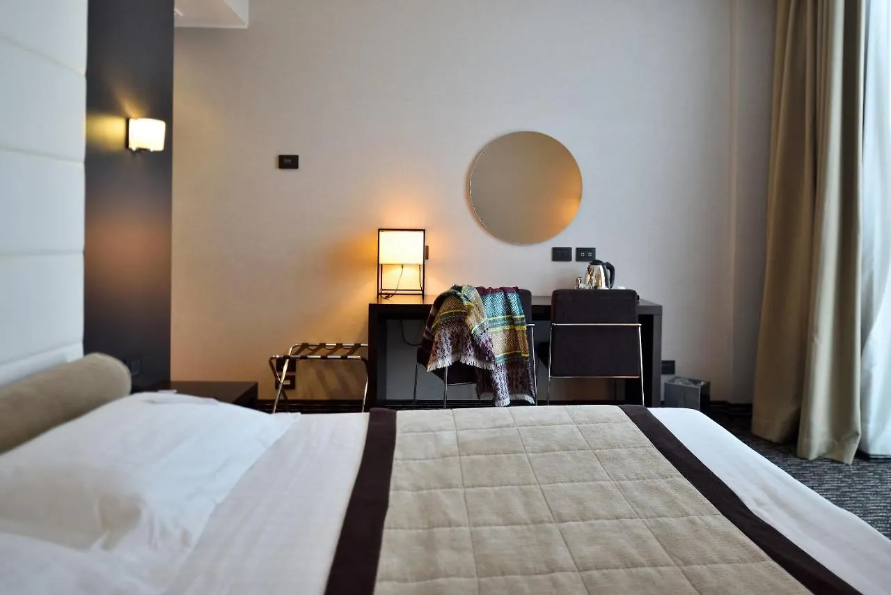 H2C Hotel Milanofiori Assago 4*,